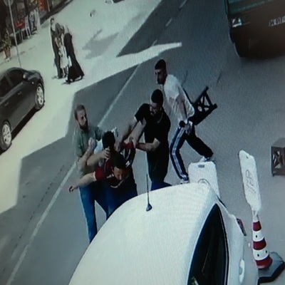 'Niye yan bakıyorsun' deyip dövdüler!