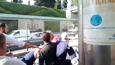 Sigara için uyardı diye dövdüler