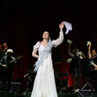 Candan'dan 'Neşe' Yalın'dan 'Disko'