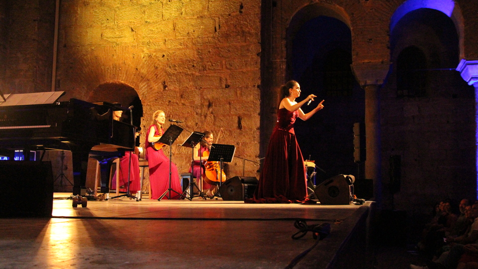 Aya İrini'de Karsu rüzgarı