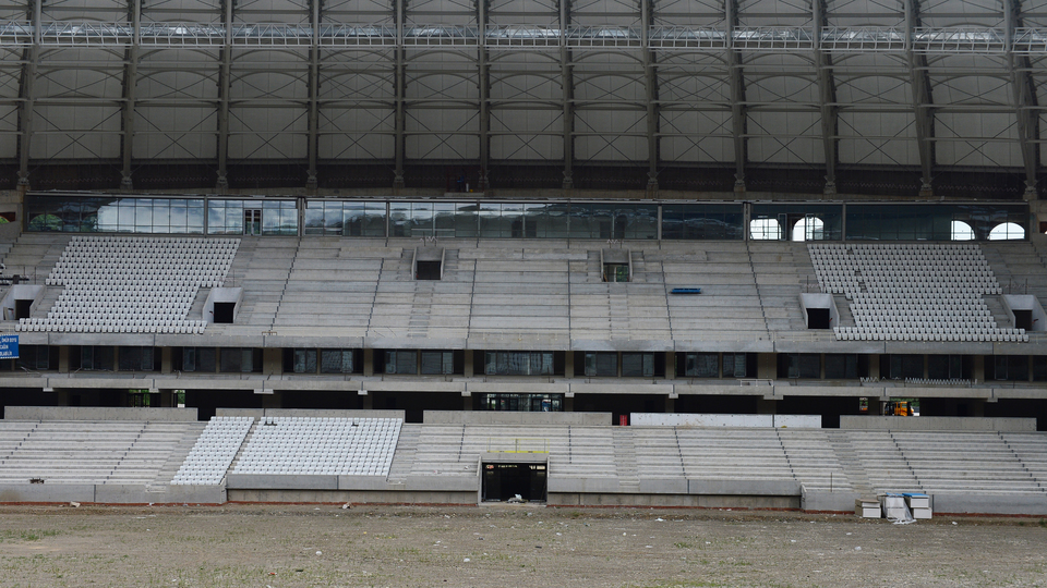 Çotanak Stadı'nın koltukları takılmaya başlandı