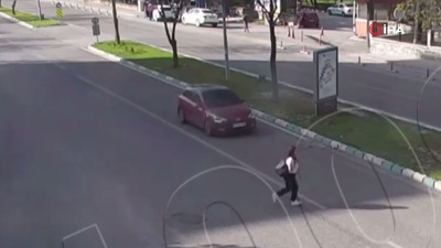 Dikkatsiz yayaya vurup geçti!