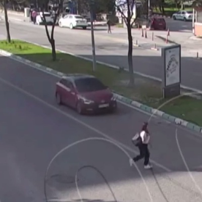 Dikkatsiz yayaya vurup geçti!