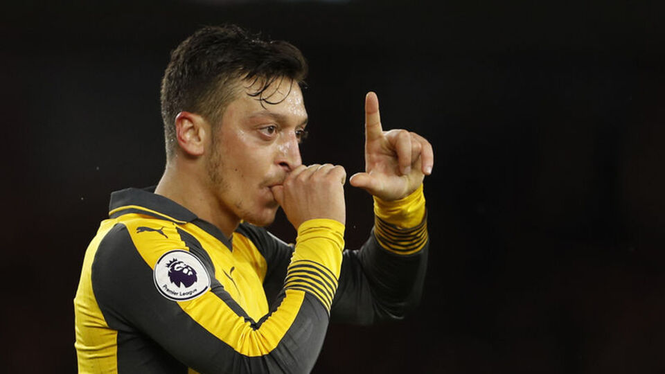 İngiltere'den flaş Mesut Özil iddiası!