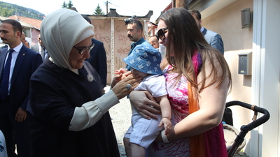 Emine Erdoğan Maarif Okulu'nu ziyaret etti