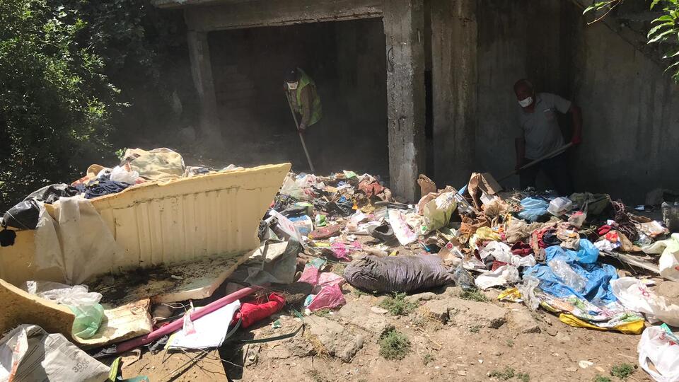 Evden bir kamyon çöp çıktı