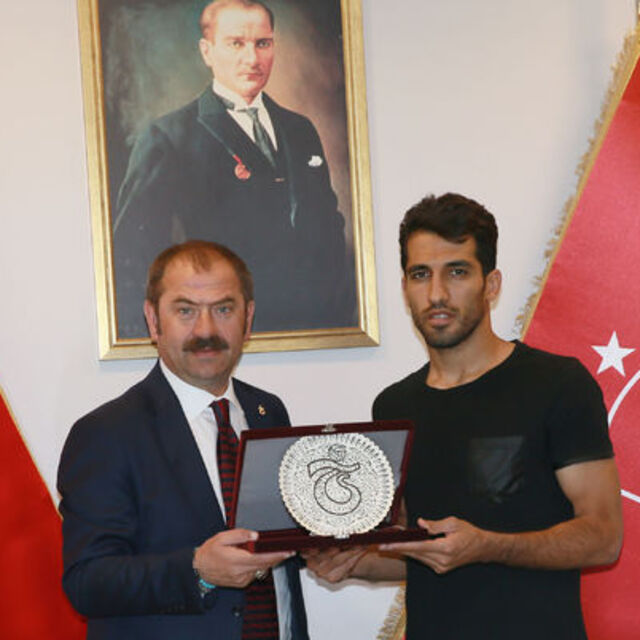 Vahid Amiri'ye teşekkür plaketi