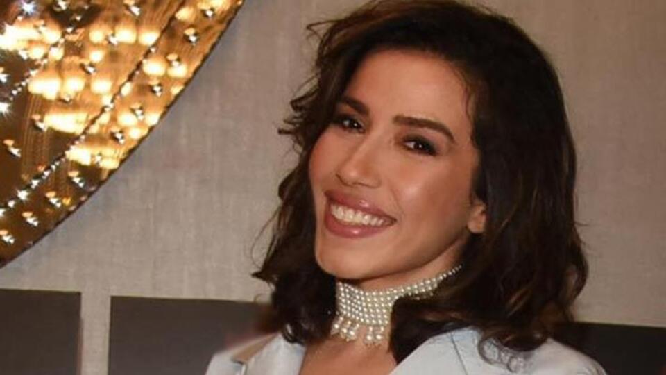 Burcu Güneş kimdir?