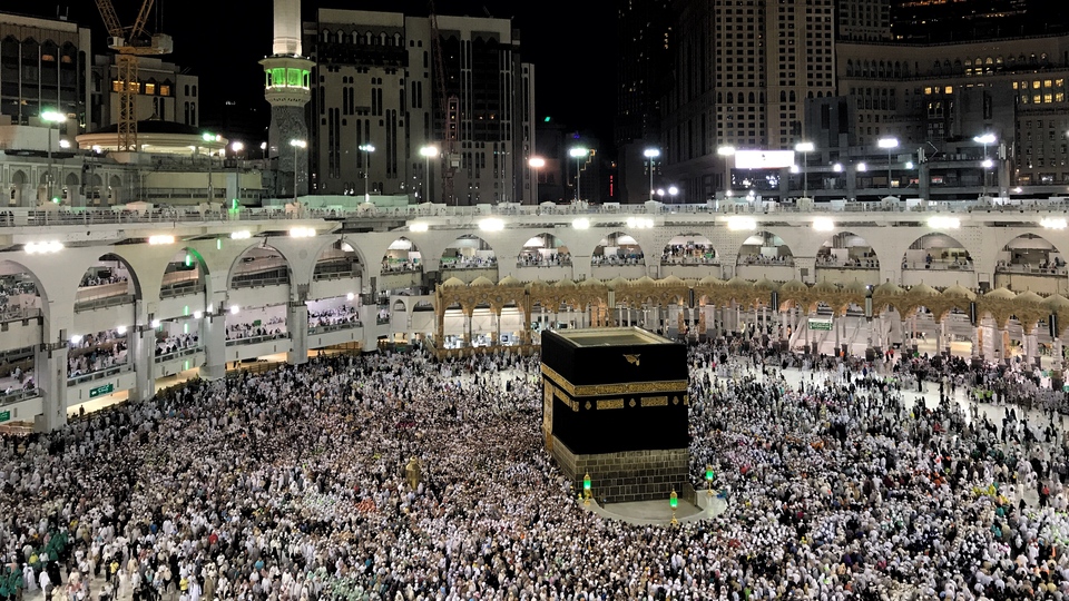 Kabe'de slogan yasağı!