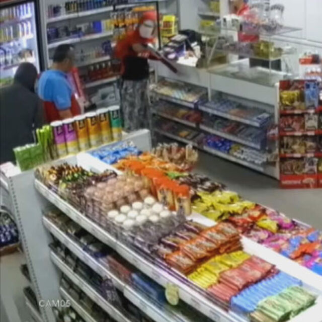 Etek giyip soyguna çıktılar
