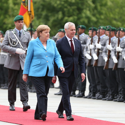 Merkel üçüncü kez titreme nöbeti geçirdi!