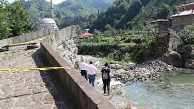 300 yıllık tarihi kemer köprü yıkıldı