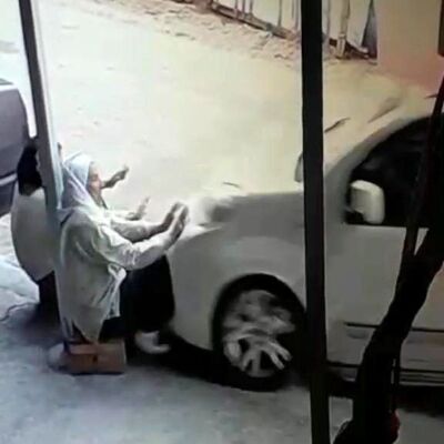 Kaldırımda ölüme şok savunma! Pedallar onda direksiyon başkasında...