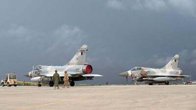 Katar'da iki savaş uçağı çarpıştı!