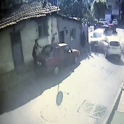 Saniyeler içinde ortalığı savaş alanına çevirdi