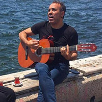 Tedavi gören genç kız için şarkı söyledi