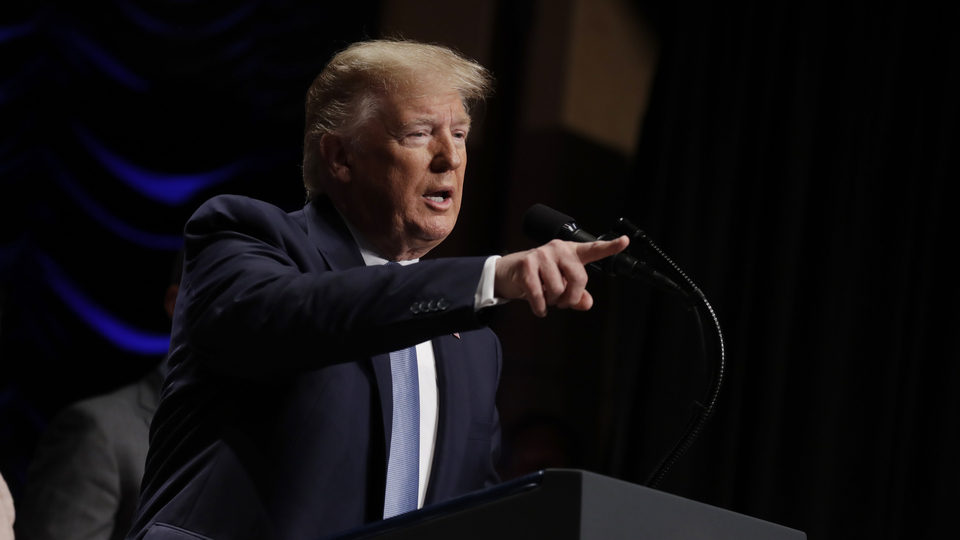 Trump: Servet kaybediyorum, maaş da almıyorum!