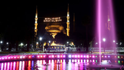 Mahyalar 15 Temmuz için ışıklandırıldı