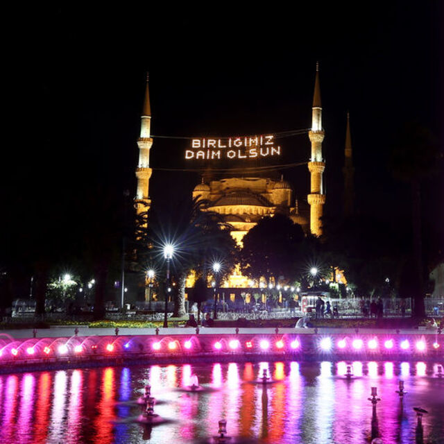 Mahyalar 15 Temmuz için ışıklandırıldı
