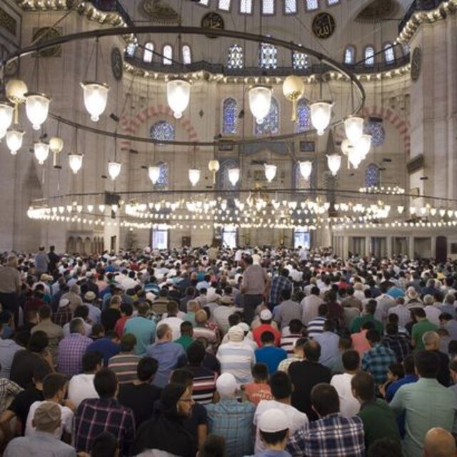 Cuma namazı nasıl kılınır?
