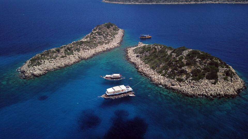 Kaş'ın su altı dünyası keşfedilmeyi bekliyor