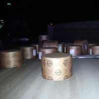 TIR'ın dorsesi devrildi! Dev kağıt ruloları yola döküldü