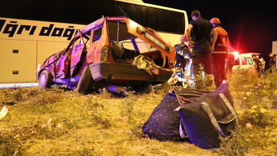 Yolcu otobüsü ile çarpışan otomobil takla attı: 3 ölü, 1 yaralı