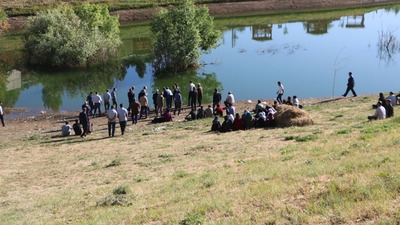 Haberi duyan baraj gölüne koştu! Kalabalık giderek arttı