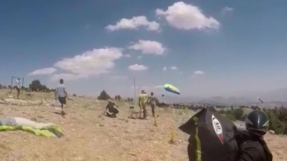 Denizli'de yamaç paraşütü yere çakıldı!