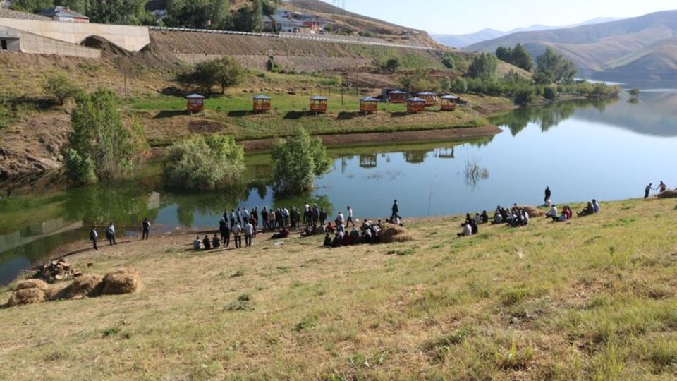 Hakkari'den acı haber! Göle girmişlerdi