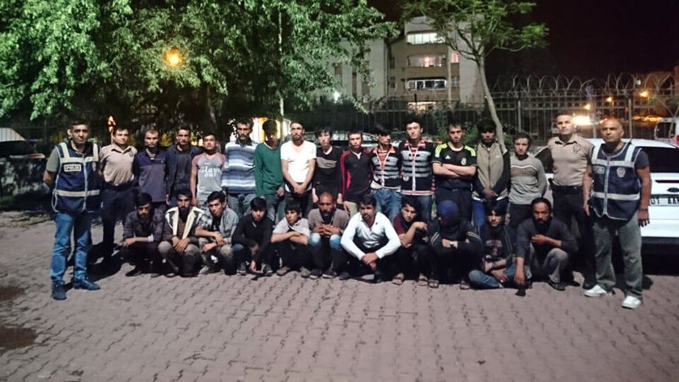 107 düzensiz göçmene 195 bin TL ceza