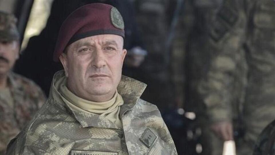 Zekai Aksakallı kimdir?