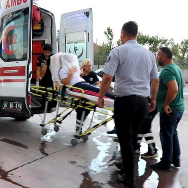 Tartıştığı eşini göğsünden vurdu