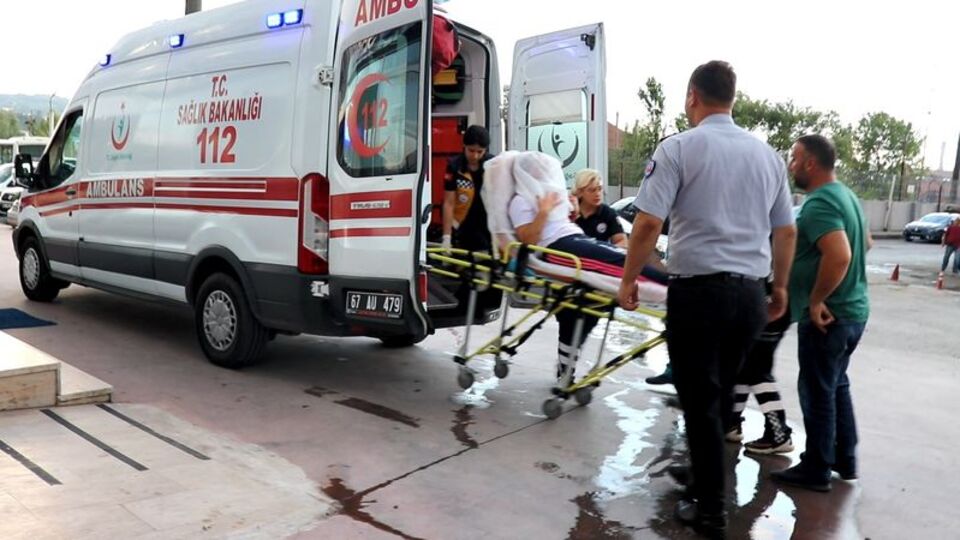 Tartıştığı eşini göğsünden vurdu