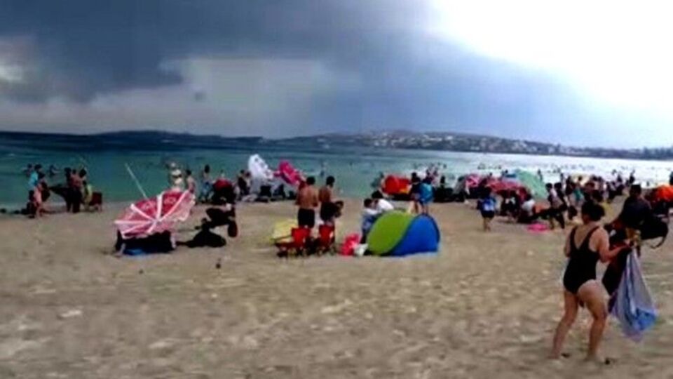 Çeşme'de panik! Plajı hızla boşalttılar
