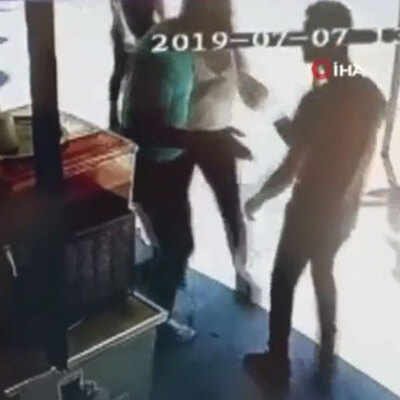 Kızı sürükleyen gence Osmanlı tokadı!