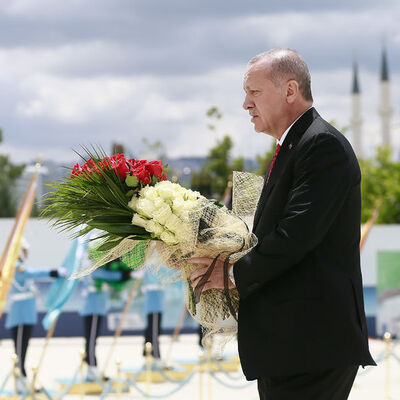 Cumhurbaşkanı Erdoğan 15 Temmuz şehitleri için Kur'an okudu