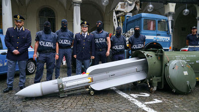 Neo-Nazi operasyonunda füze ele geçirildi!