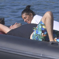 Sosyetik güzel botta keyif yaptı