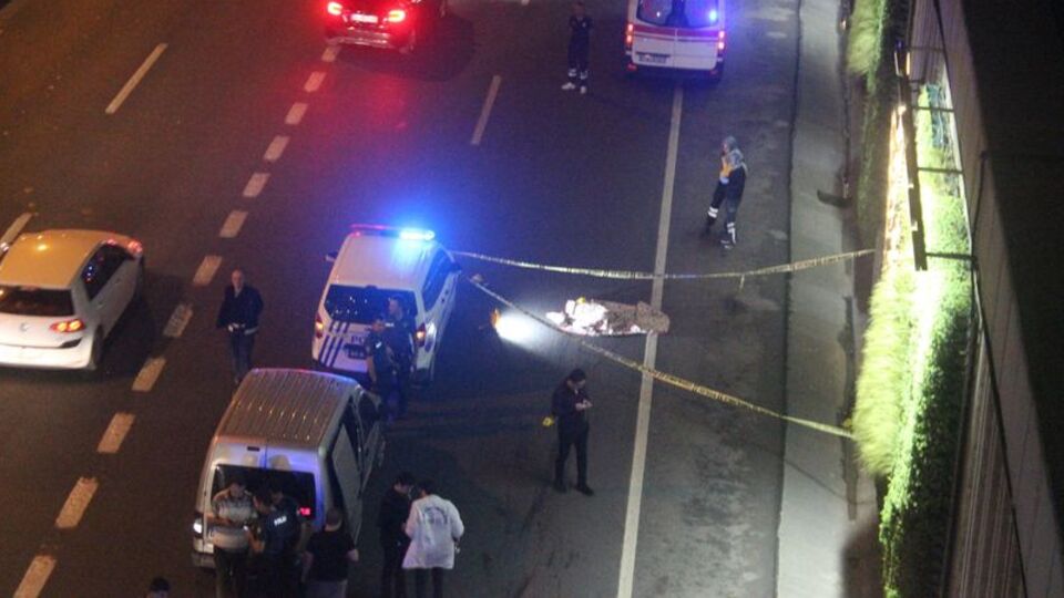 Metrobüs üst geçidinde intihar!