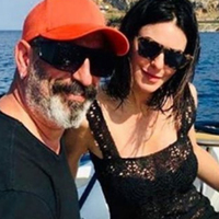 Cem çaldı, Defne söyledi