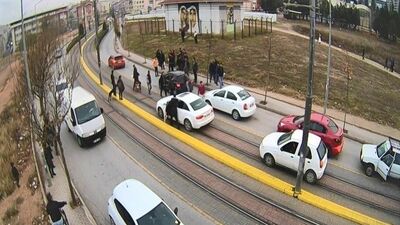 Trafikte hamile kadını da yumrukladı! Doktor çift şoka girdi