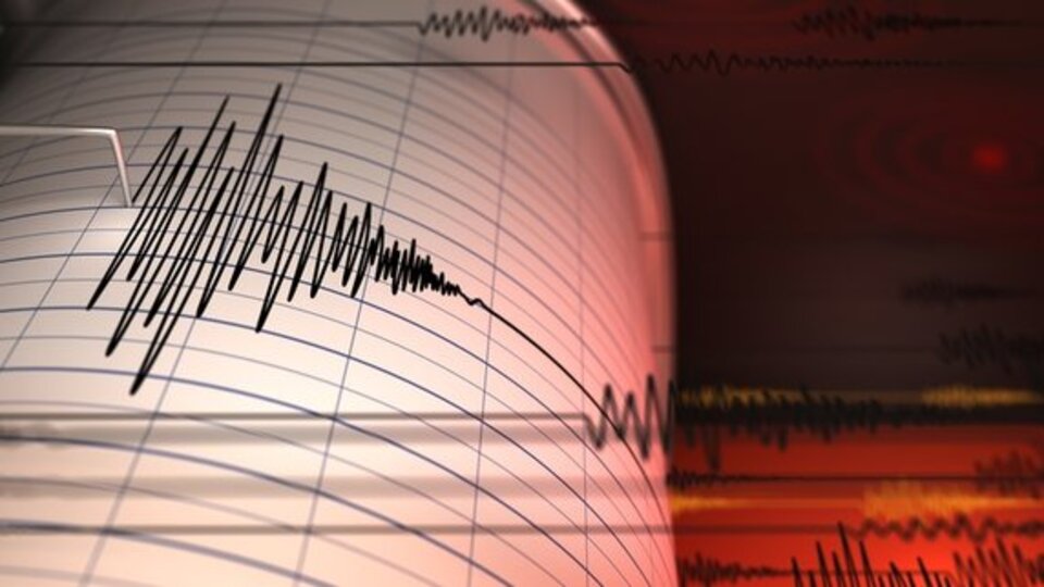 Endonezya'da 5,7 büyüklüğünde deprem