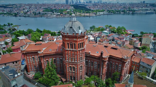 565 yıldır eğitim veriyor