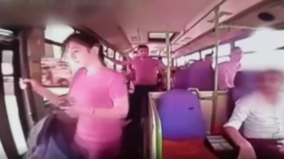 Akılalmaz ölüm! Halk otobüsünden düşen genç kız kurtarılamadı