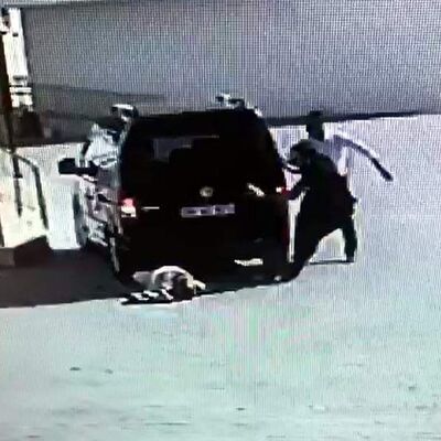 Bu kadarı da vahşilik! Baygın yatan adamı aracıyla ezdi