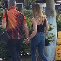 Boşanan çift el ele görüntülendi