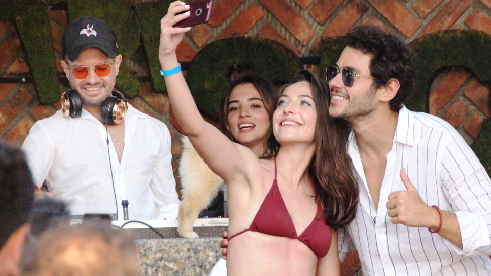 Ünlü çift Bodrum tatilinde
