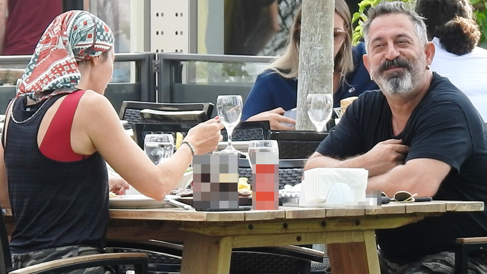 Yaşlı hallerine bakıp güldüler