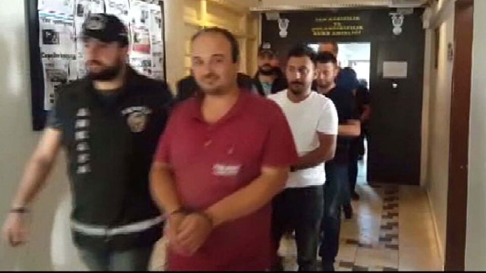 Kilometrelerini düşürüp hasarlarını gizleyerek sattılar